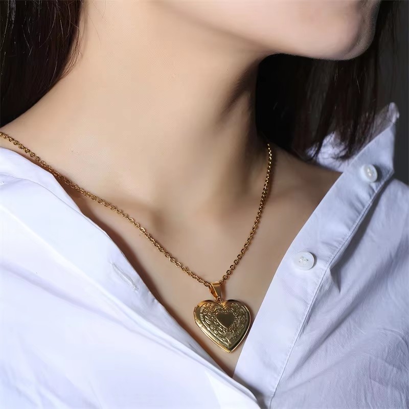 Custom Initial Heart Locket Ne - Heart Locket Necklace Photo 评论和价格