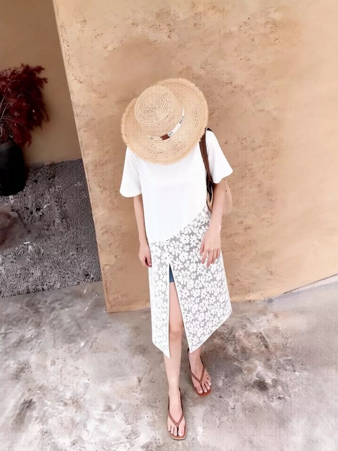 Elegant White Lace Hem T-Shirt - Necklaces 评论和价格